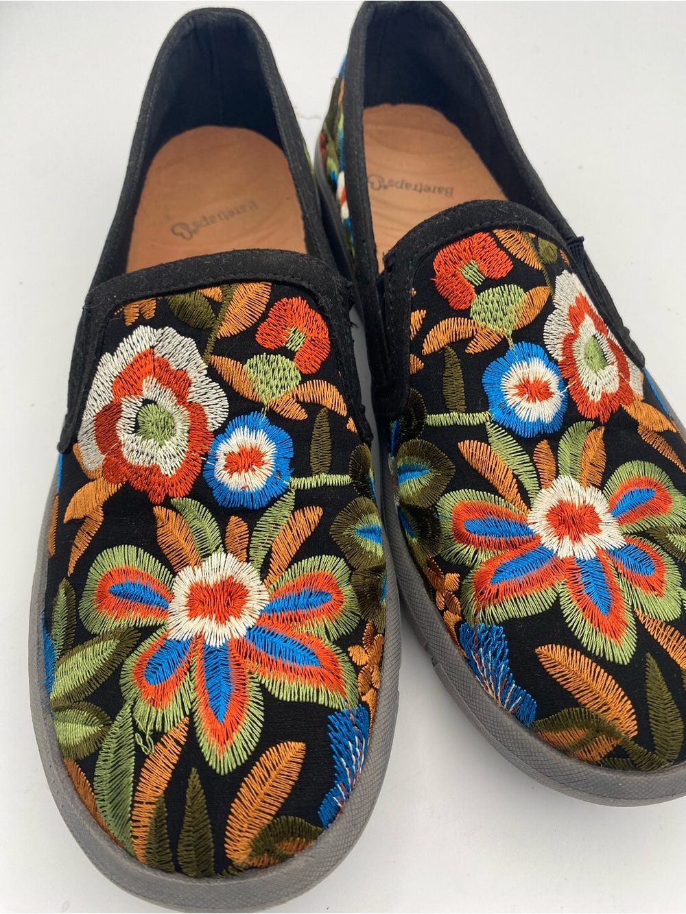 Baretraps Bonaire Floral Boho
Embroidered Canvas Slip-On Sz 10